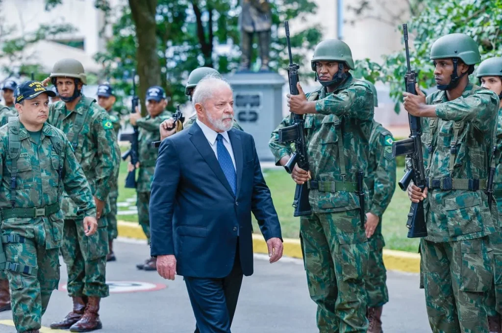 Corte de gastos: governo Lula tenta promover mudança na previdência dos militares.